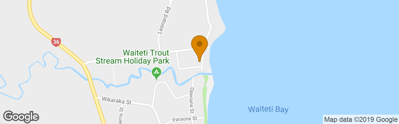 Jack & Di's Waiteti Lakefront Motel