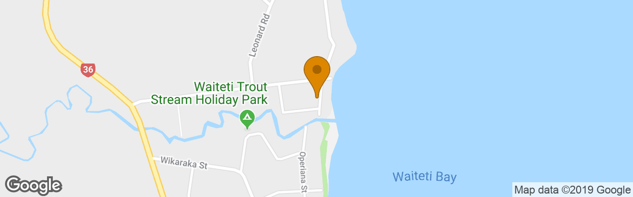 Jack & Di's Lakefront Motel